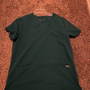 FIGS Clothing Casma Three-Pocket Scrub Top in Hunter Green